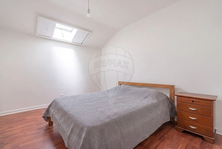 Apartamento T2 para Venda em Santo Antonio dos Olivais Foto 3