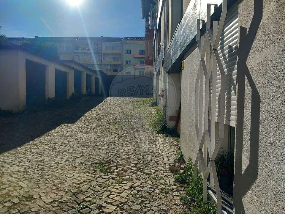 Apartamento T2 para Venda em Santo Antonio dos Olivais Foto 1