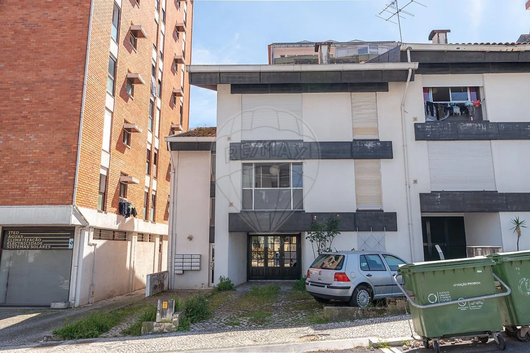 Apartamento T2 para Venda em Santo Antonio dos Olivais Foto 21