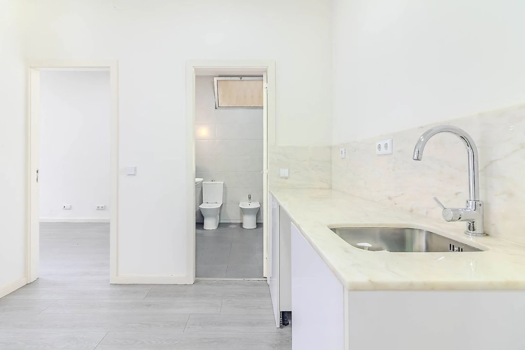 Loja para Arrendamento em Paranhos Foto 7