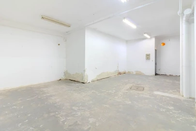 Loja para Arrendamento em Paranhos