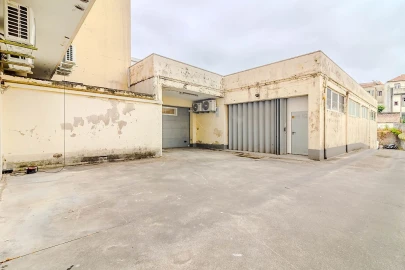 Loja para Arrendamento em Paranhos