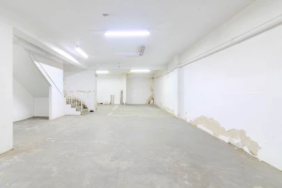 Loja para Arrendamento em Paranhos