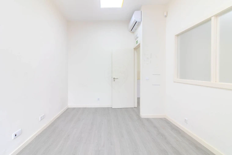 Loja para Arrendamento em Paranhos Foto 3