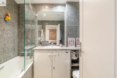 Apartamento T3 para Venda em Lordelo do Ouro e Massarelos