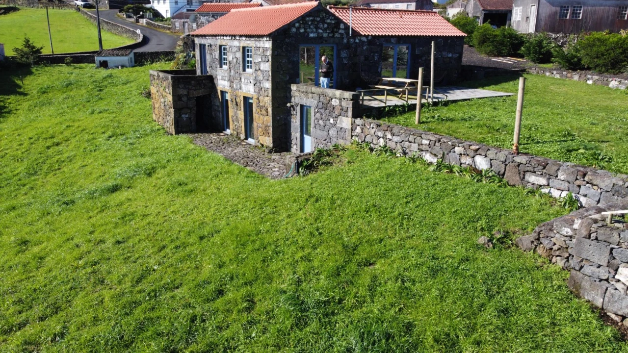 Moradia T3 para Venda em Ribeirinha Foto 4