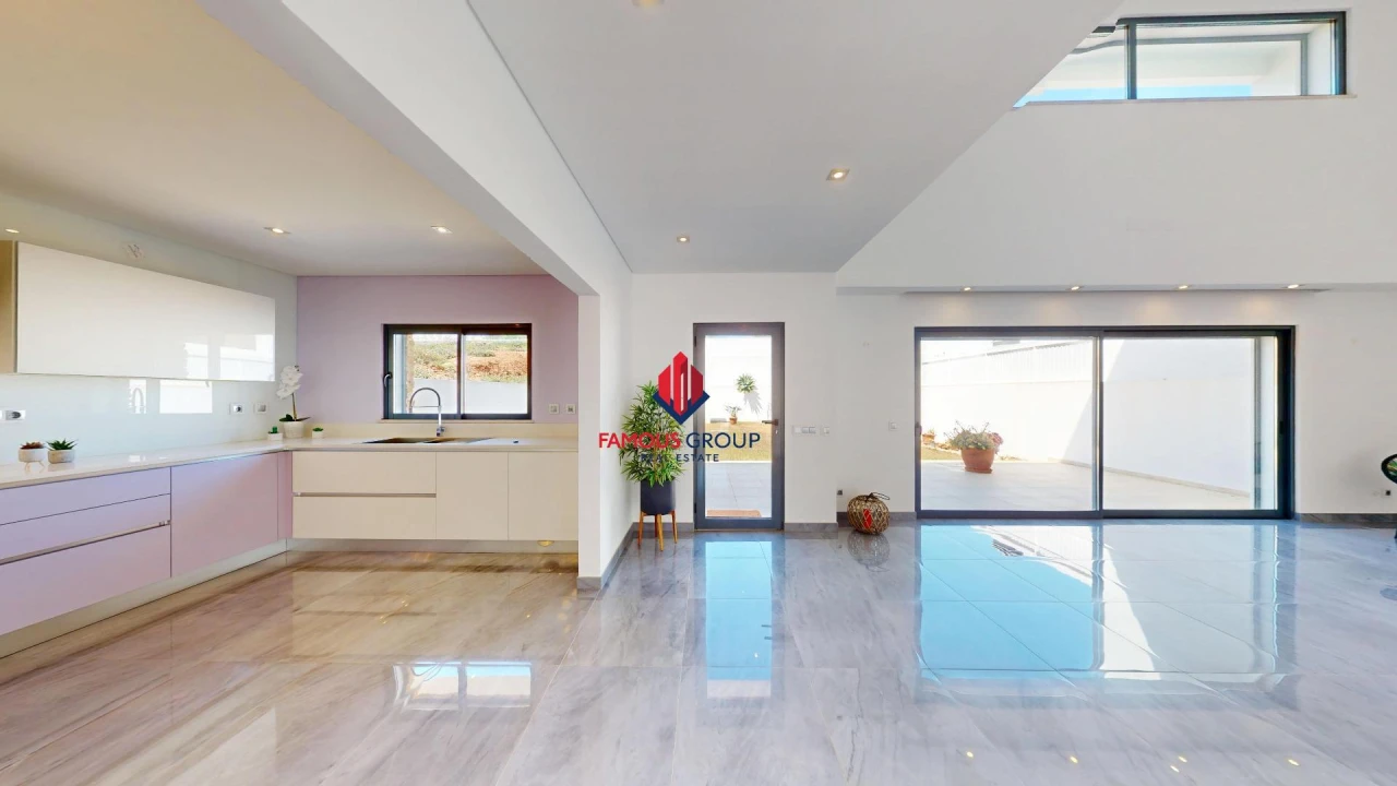 Moradia T4 para Venda em Estômbar e Parchal Foto 12