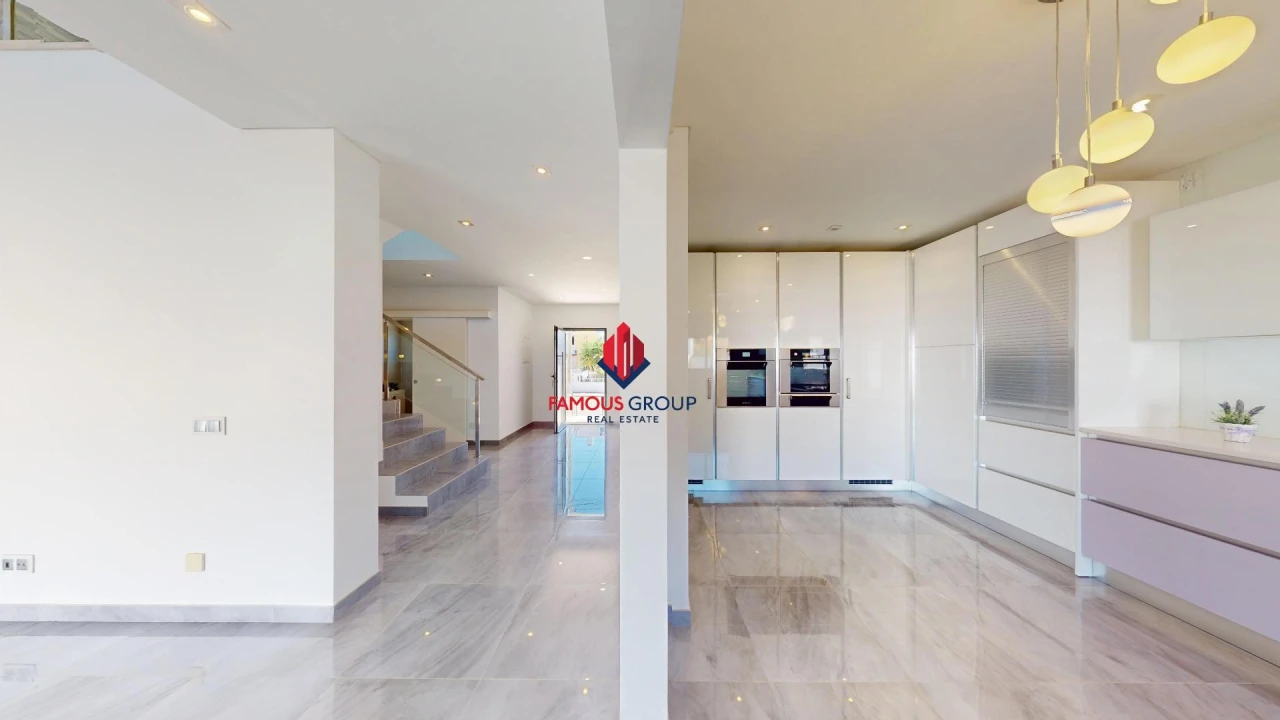 Moradia T4 para Venda em Estômbar e Parchal Foto 17