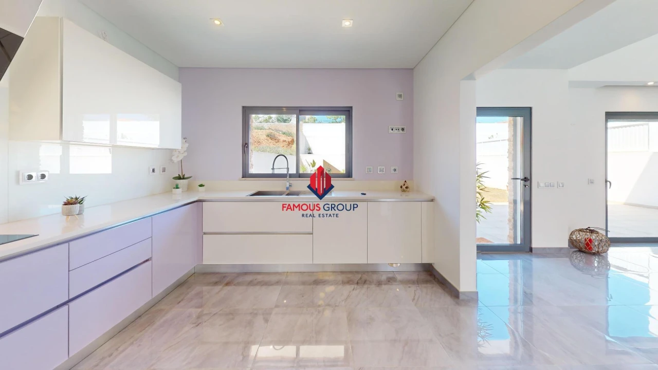 Moradia T4 para Venda em Estômbar e Parchal Foto 19