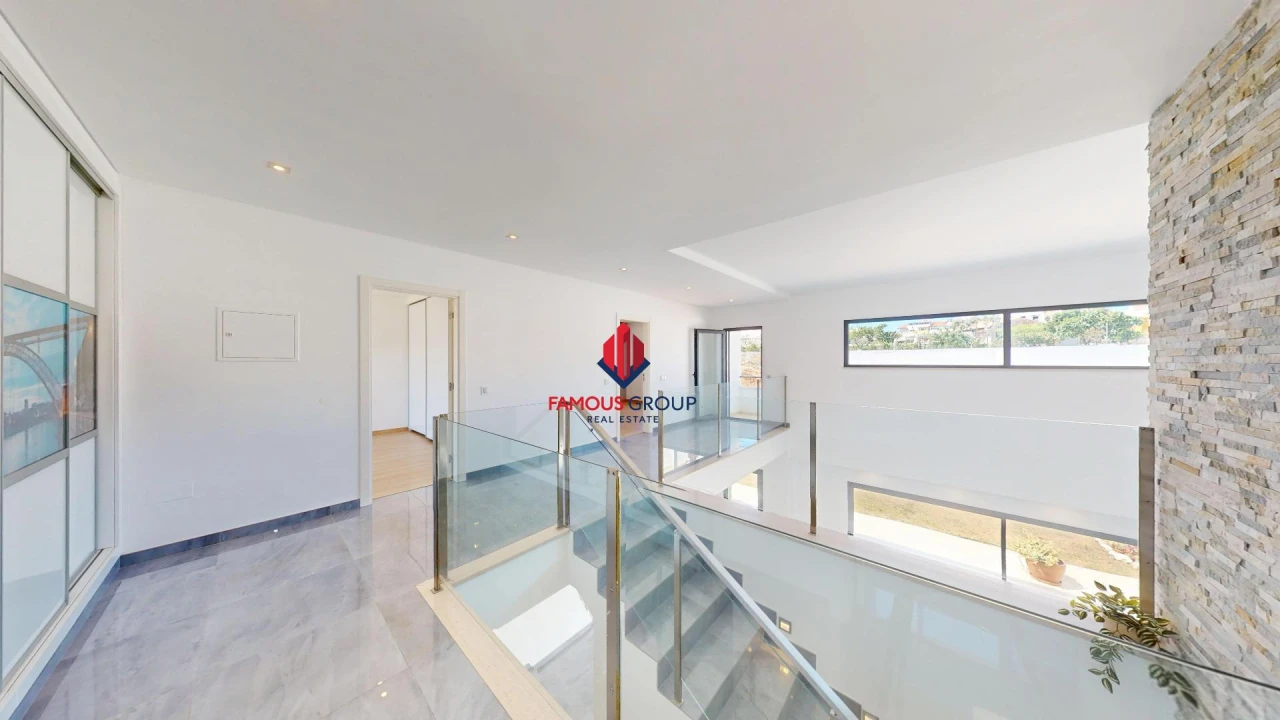 Moradia T4 para Venda em Estômbar e Parchal Foto 25