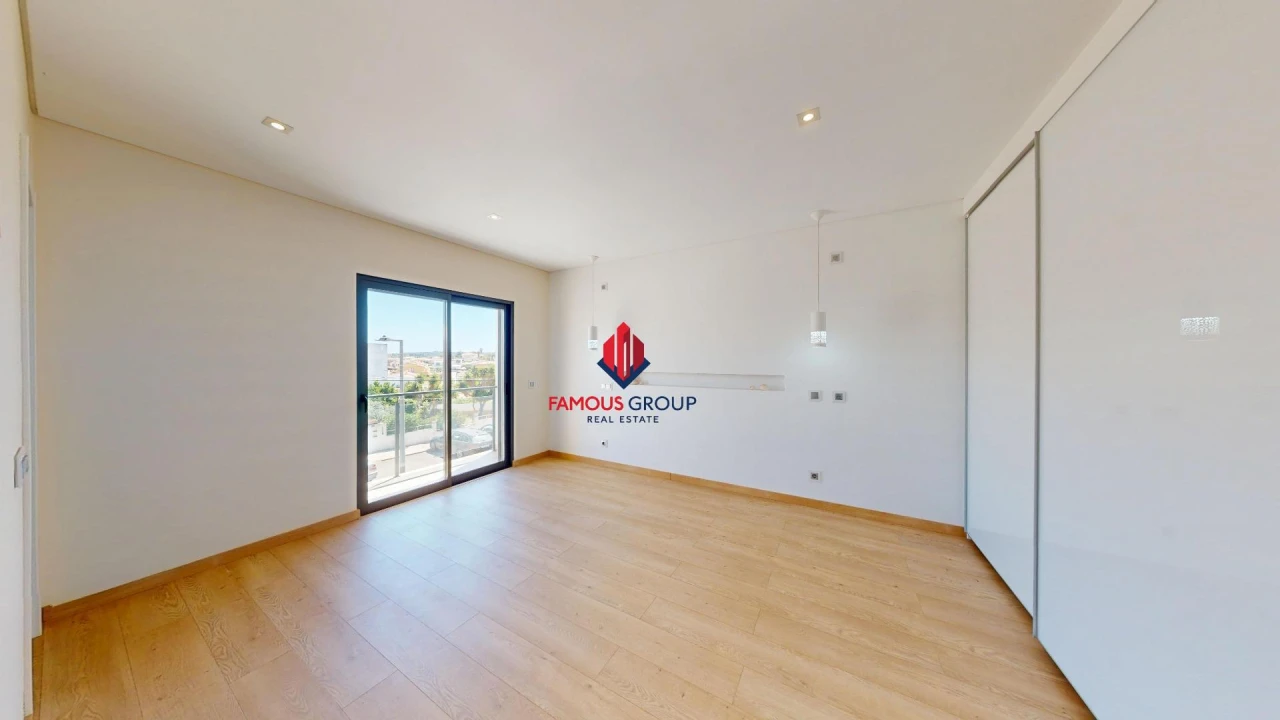 Moradia T4 para Venda em Estômbar e Parchal Foto 32