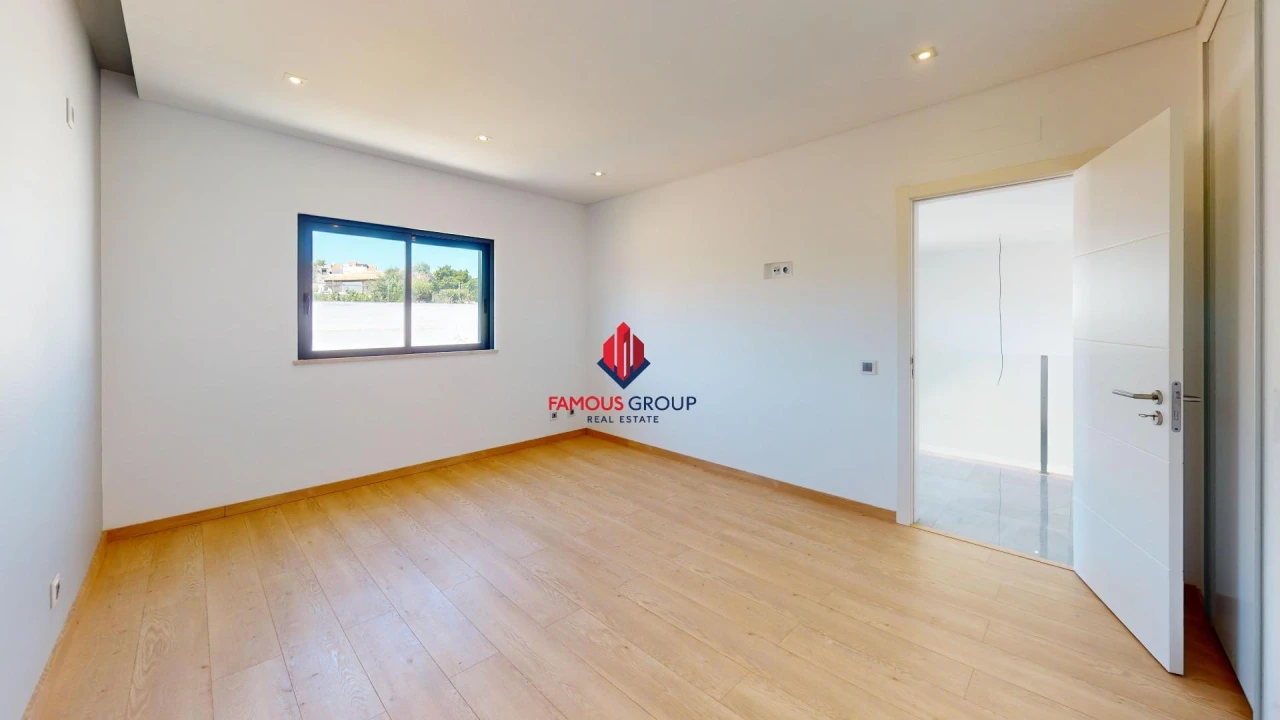 Moradia T4 para Venda em Estômbar e Parchal Foto 41