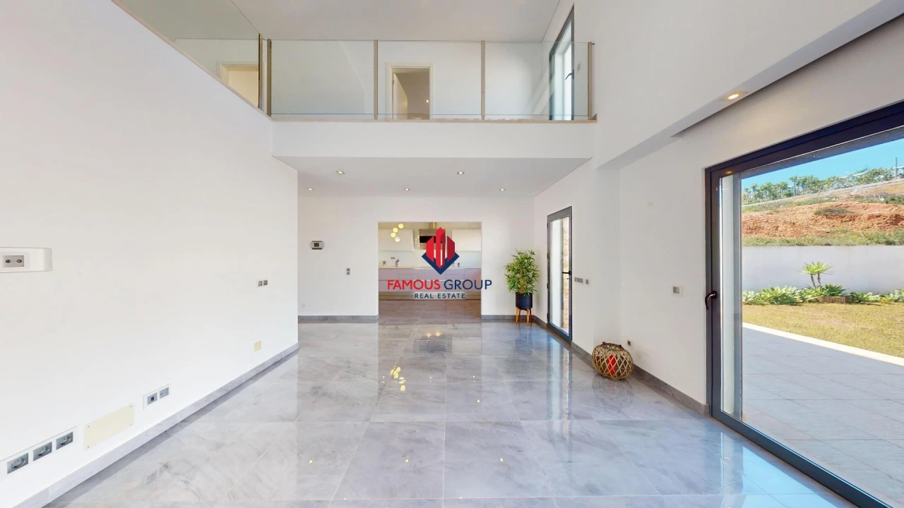 Moradia T4 para Venda em Estômbar e Parchal Foto 6