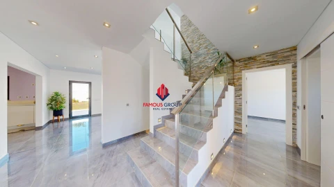 Moradia T4 para Venda em Estômbar e Parchal