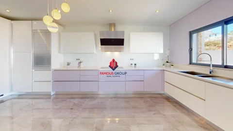 Moradia T4 para Venda em Estômbar e Parchal