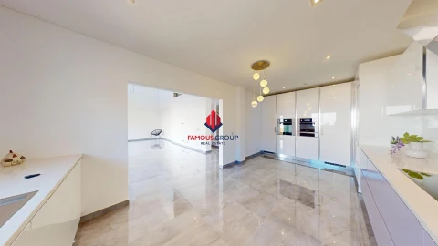 Moradia T4 para Venda em Estômbar e Parchal