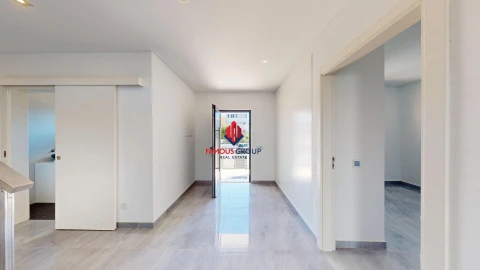 Moradia T4 para Venda em Estômbar e Parchal