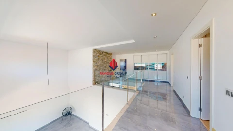 Moradia T4 para Venda em Estômbar e Parchal