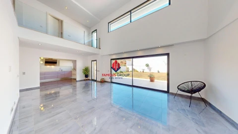 Moradia T4 para Venda em Estômbar e Parchal