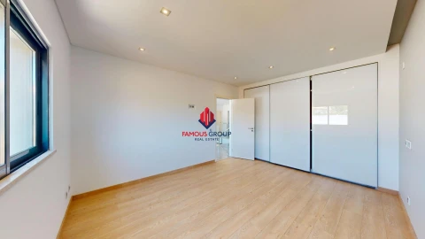 Moradia T4 para Venda em Estômbar e Parchal