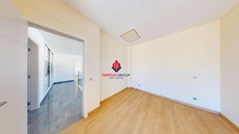 Moradia T4 para Venda em Estômbar e Parchal