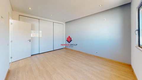 Moradia T4 para Venda em Estômbar e Parchal