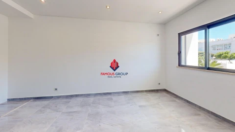 Moradia T4 para Venda em Estômbar e Parchal