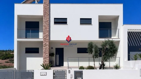 Moradia T4 para Venda em Estômbar e Parchal