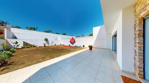 Moradia T4 para Venda em Estômbar e Parchal