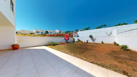 Moradia T4 para Venda em Estômbar e Parchal