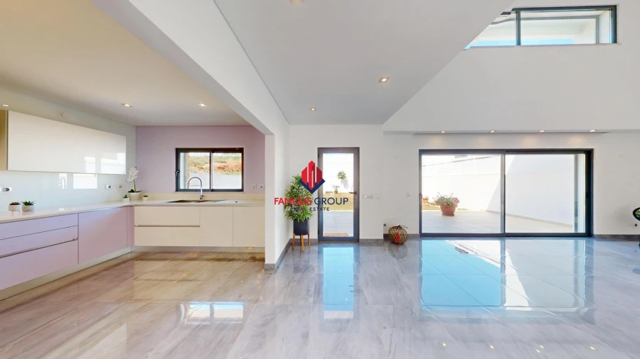 Moradia T4 para Venda em Estômbar e Parchal Foto 12