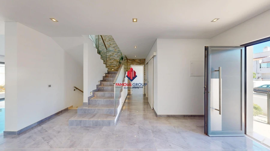 Moradia T4 para Venda em Estômbar e Parchal Foto 2