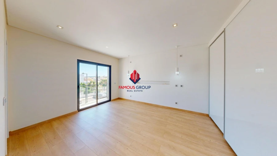 Moradia T4 para Venda em Estômbar e Parchal Foto 32