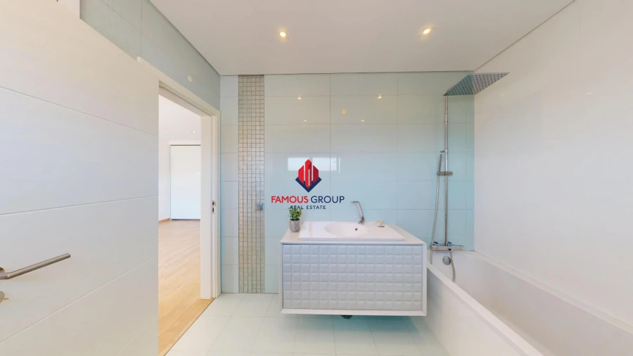 Moradia T4 para Venda em Estômbar e Parchal Foto 38