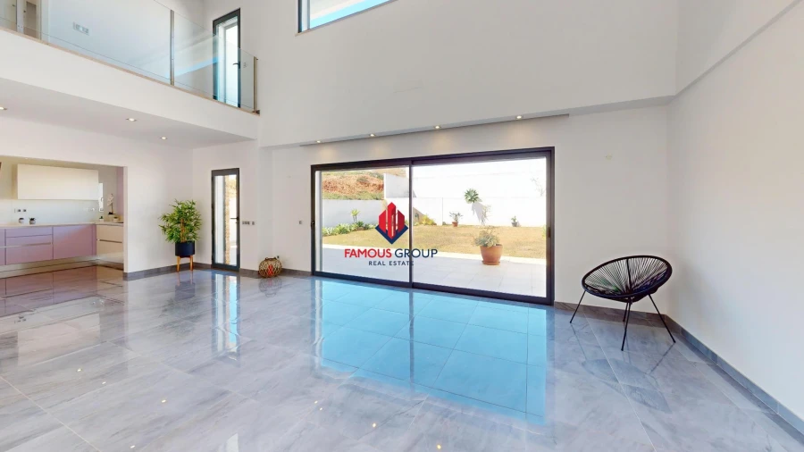 Moradia T4 para Venda em Estômbar e Parchal Foto 5