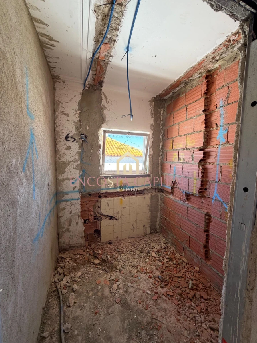 Apartamento T1 para Venda em Carcavelos e Parede Foto 19