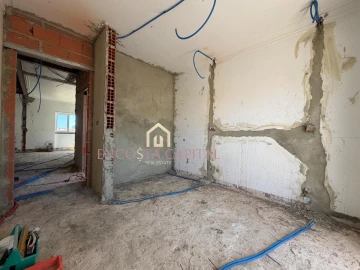 Apartamento T1 para Venda em Carcavelos e Parede