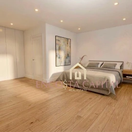 Apartamento T1 para Venda em Carcavelos e Parede