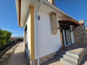 Moradia T3 para Venda em Rio de Mouro