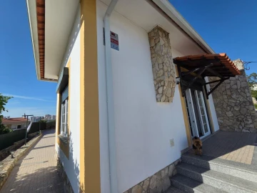 Moradia T3 para Venda em Rio de Mouro