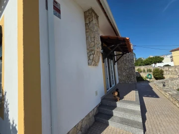 Moradia T3 para Venda em Rio de Mouro