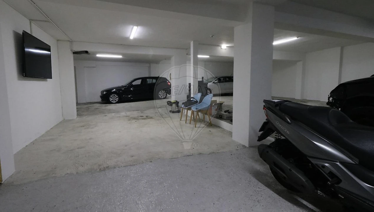 Armazém para Venda em Braga (Maximinos, Sé e Cividade) Foto 2