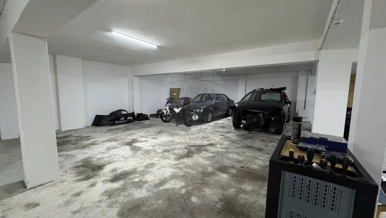 Armazém para Venda em Braga (Maximinos, Sé e Cividade) Foto 8