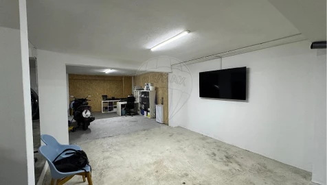 Armazém para Venda em Braga (Maximinos, Sé e Cividade)