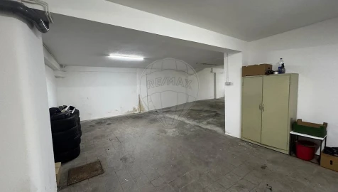 Armazém para Venda em Braga (Maximinos, Sé e Cividade)