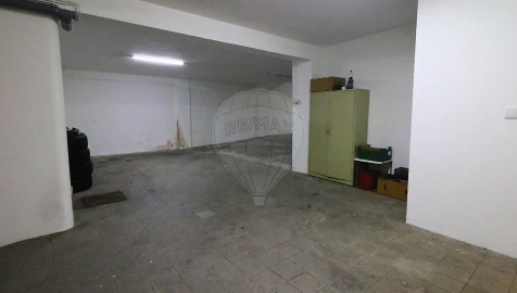 Armazém para Venda em Braga (Maximinos, Sé e Cividade)