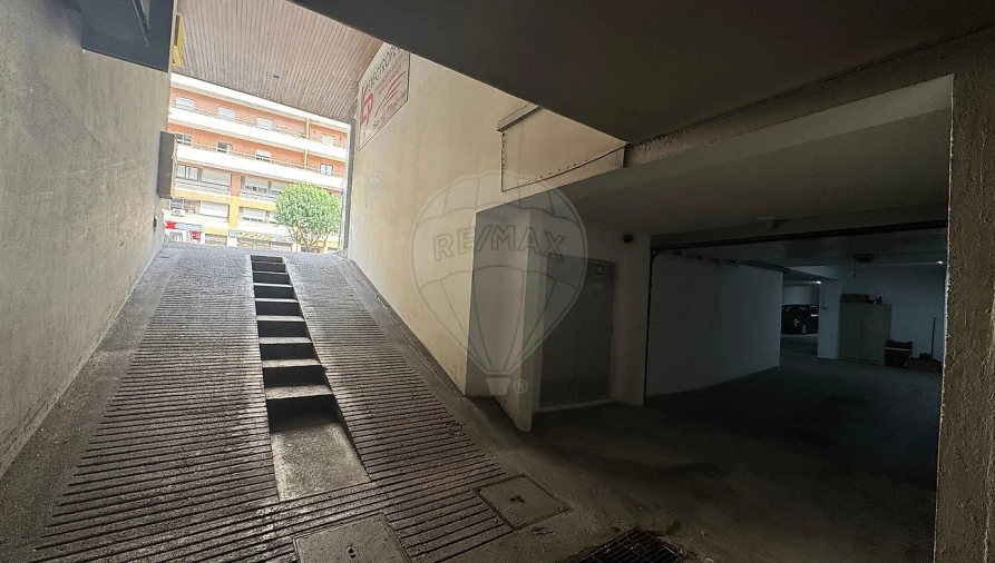 Armazém para Venda em Braga (Maximinos, Sé e Cividade)