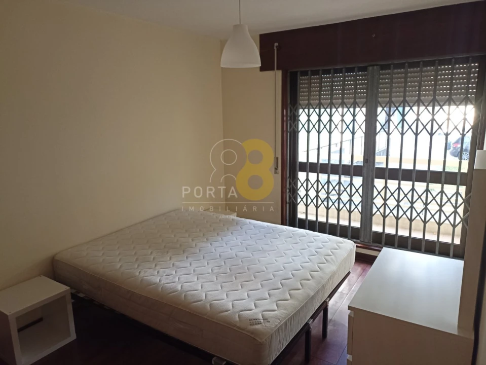 Apartamento T1 para Arrendamento em Paranhos Foto 9