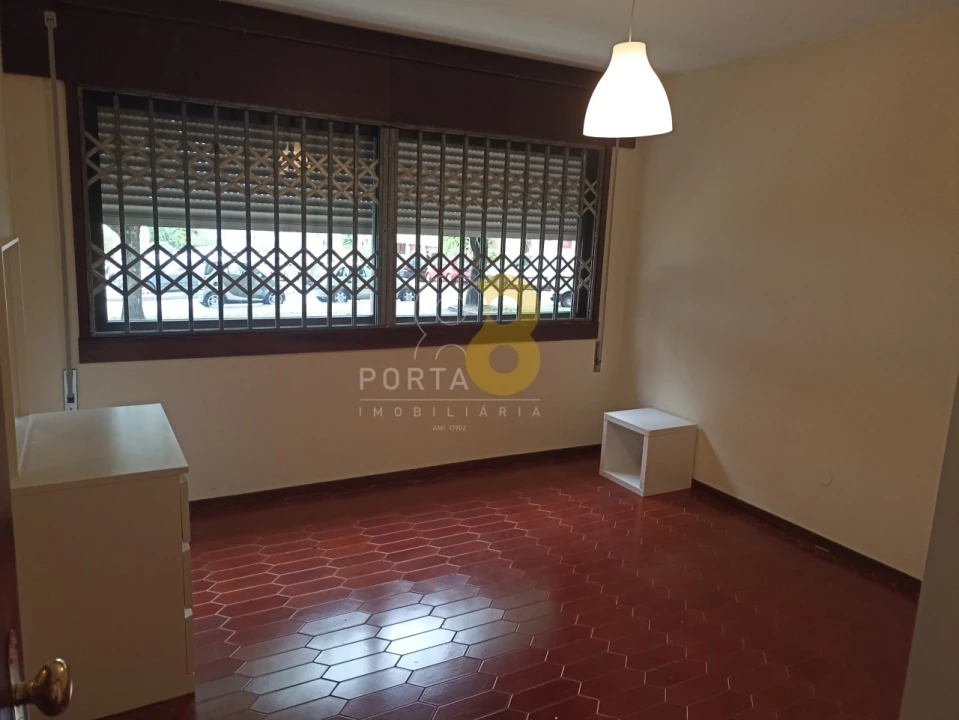 Apartamento T1 para Arrendamento em Paranhos Foto 12