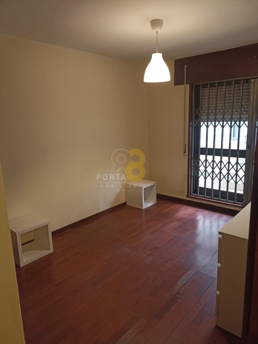 Apartamento T1 para Arrendamento em Paranhos Foto 11